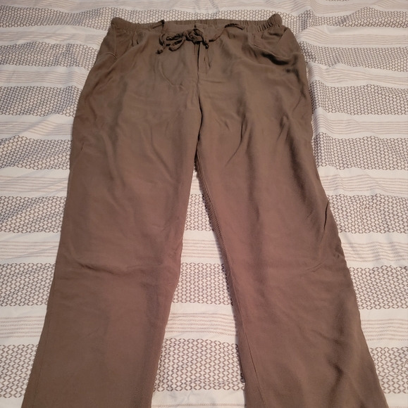 Women's Loose Cargo Pants - Picture 2 of 3